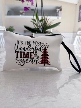 Source Unknown White Wristlet Pouch with Red & Black Plaid Tree